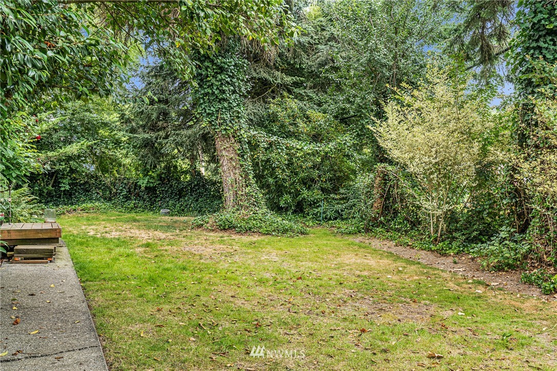 10133 West Riverside Drive Bothell, WA 98011 - Photo 13 of 25