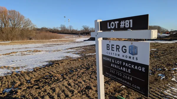 $209,900 | W184-n5194 W184-n5194 Sunrise Lane, Unit LT81, Menomonee Falls, WI 53051