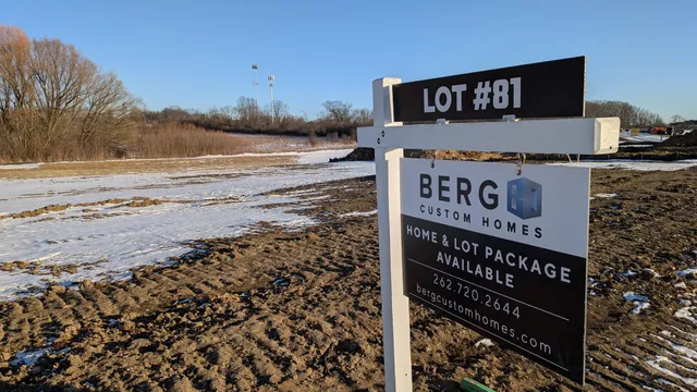 $209,900 | W184-n5194 W184-n5194 Sunrise Lane, Unit LT81, Menomonee Falls, WI 53051