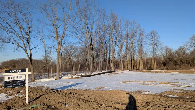 $209,900 | W184-n5194 W184-n5194 Sunrise Lane, Unit LT81, Menomonee Falls, WI 53051