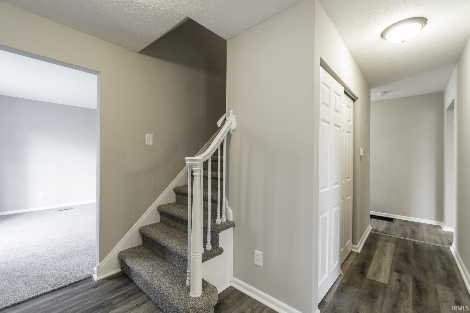 6808 Forest View Drive Fort Wayne, IN 46815 - Photo 8 of 36