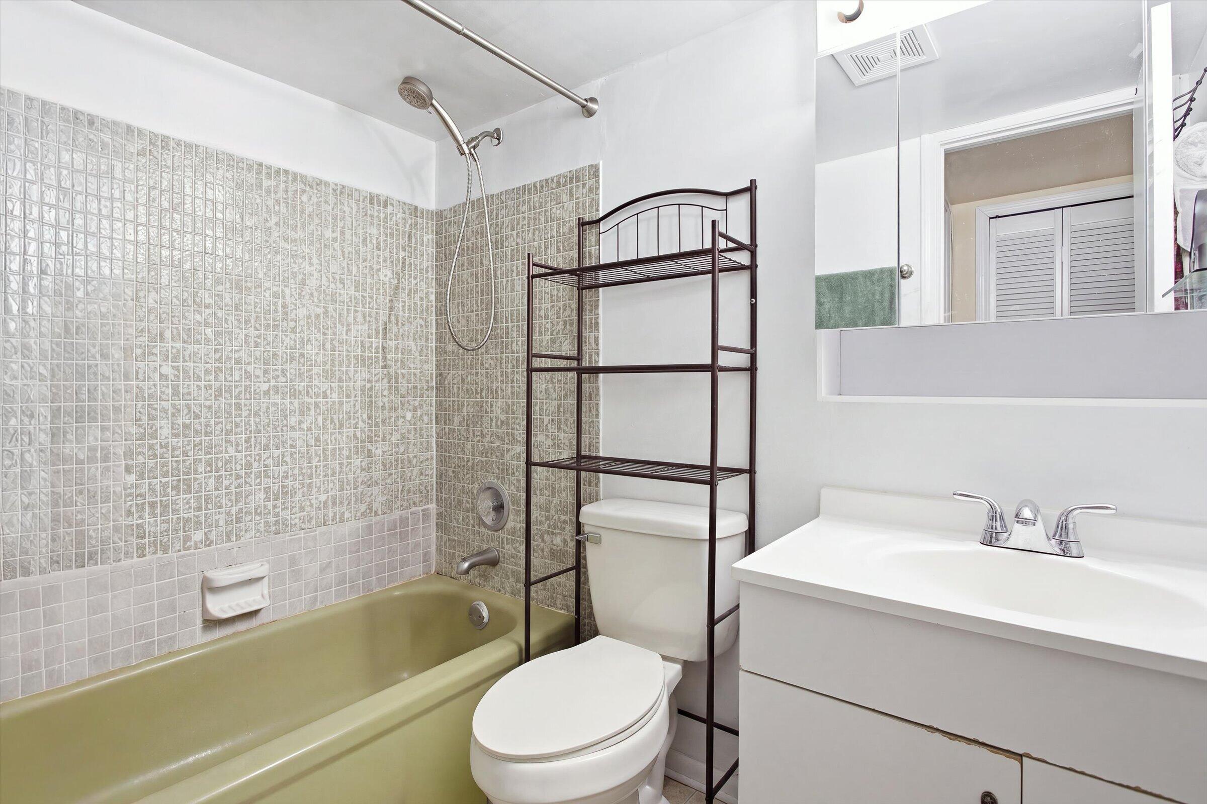 600 Southwest 2nd Avenue, Unit 133D Boca Raton, FL 33432 - Photo 13 of 13 2nd bathroom
