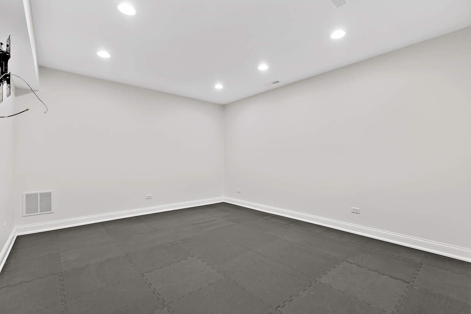 1432 Gregory Avenue Wilmette, IL 60091 - Photo 28 of 48