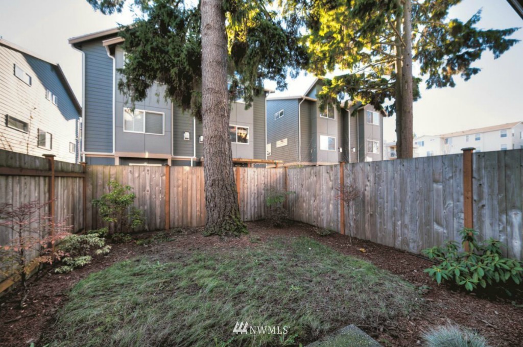 933 North 97th Street, Unit A Seattle, WA 98103 - Photo 9 of 9 Gallery Image 9
