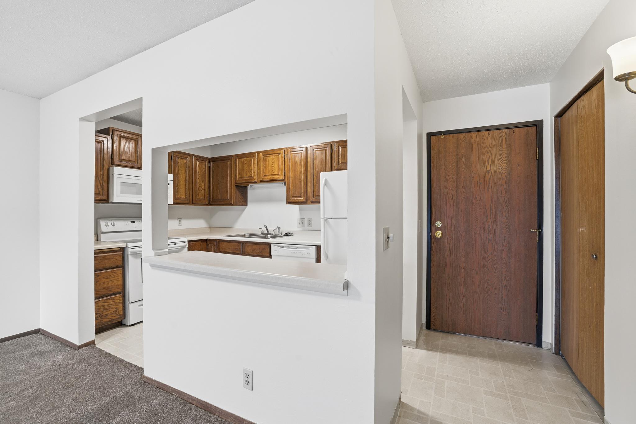 10441 Greenbrier Road, Unit 120 Minnetonka, MN 55305 - Photo 5 of 22