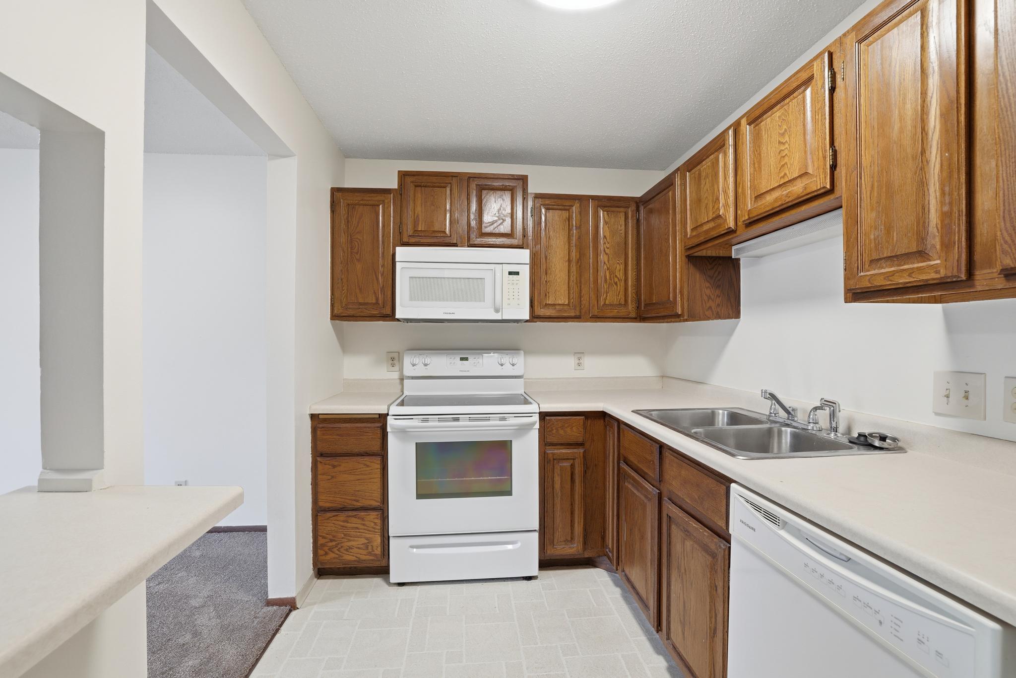 10441 Greenbrier Road, Unit 120 Minnetonka, MN 55305 - Photo 6 of 22