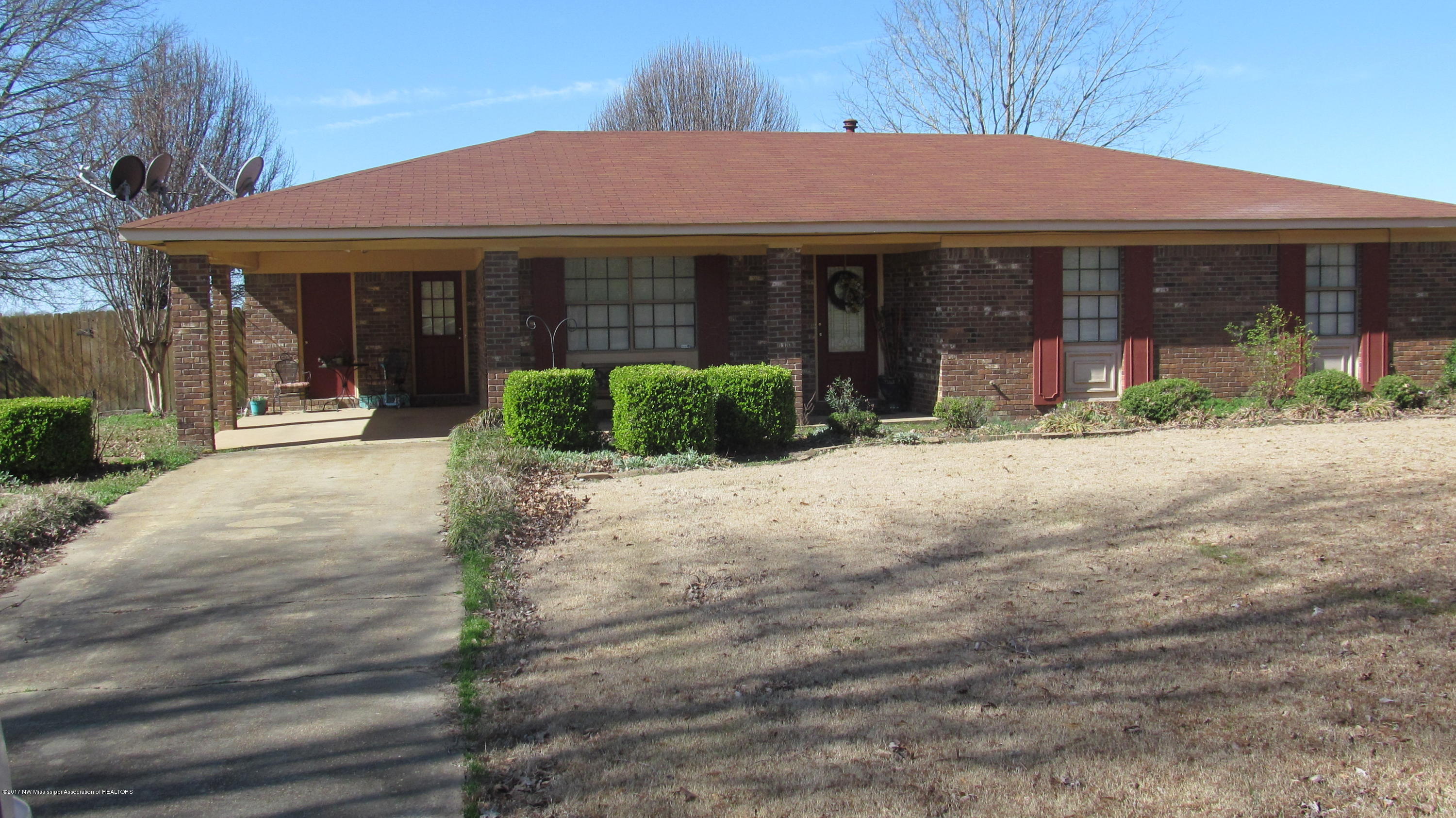 2355 Grant Road Batesville, MS 38606 - Photo 1 of 12 IMG_2475