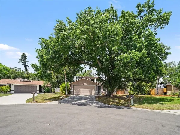 $399,900 | 8211 Country Oaks Court, Sarasota, FL 34243