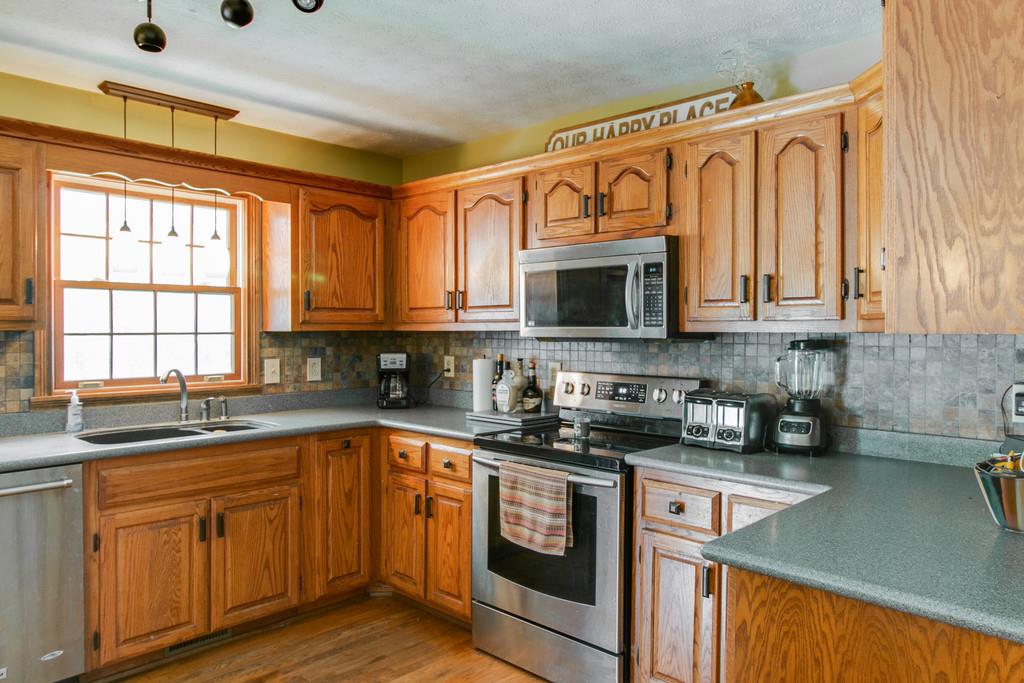 1099 Fannie Nicholson Road Chapmansboro, TN 37035 - Photo 8 of 27 Gallery Image 8