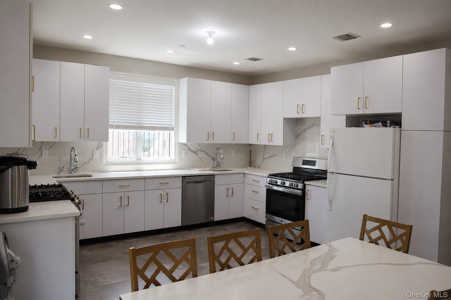 23 Chevron Road, Unit 302 Monroe, NY 10950 - Photo 5 of 37