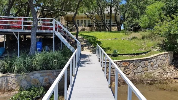 a view of entryway with outdoor