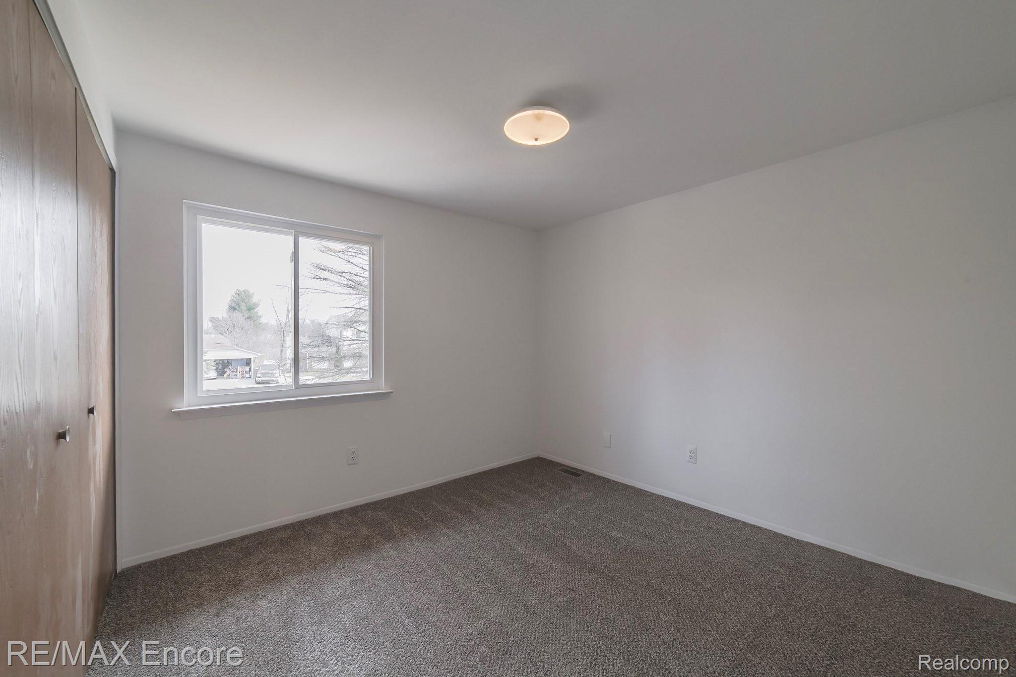 5181 Old Cove Road Clarkston, MI 48346 - Photo 21 of 30 Bedroom #2