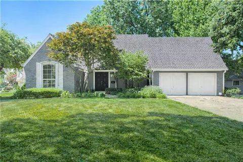 $625,000 | 8400 Wenonga Road, Leawood, KS 66206