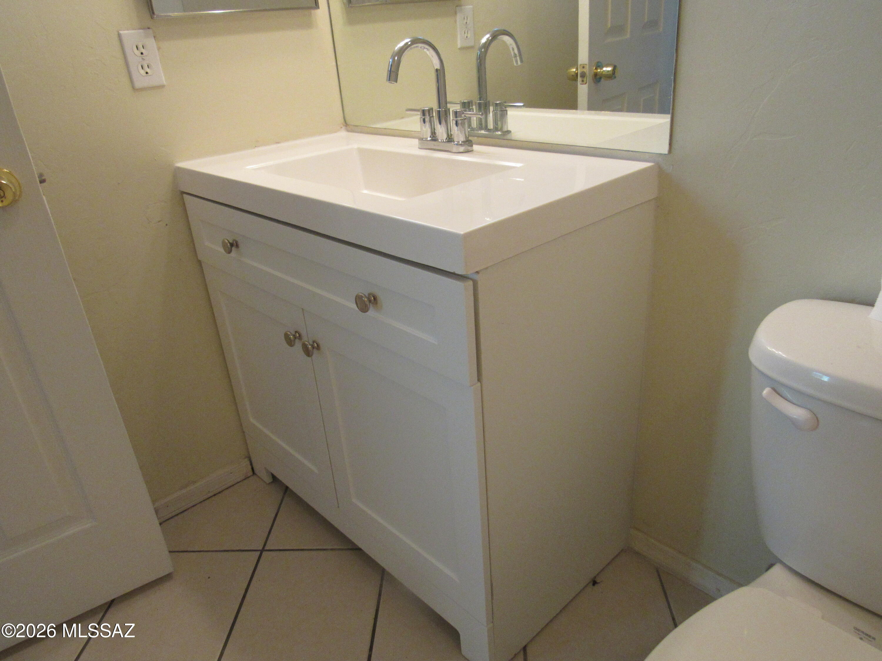 282 Tlaxcala Court Rio Rico, AZ 85648 - Photo 11 of 17 Primary Bath