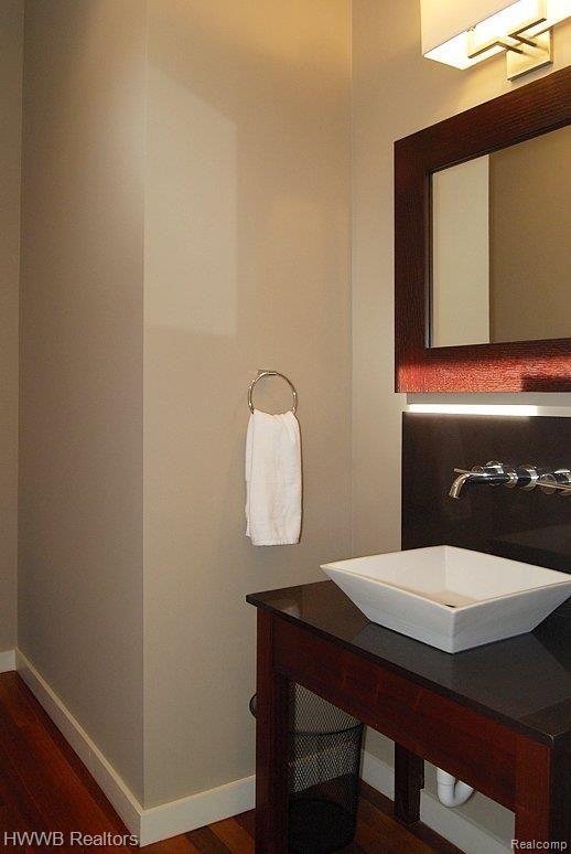 342 Baldwin Road Birmingham, MI 48009 - Photo 6 of 11 Powder Room