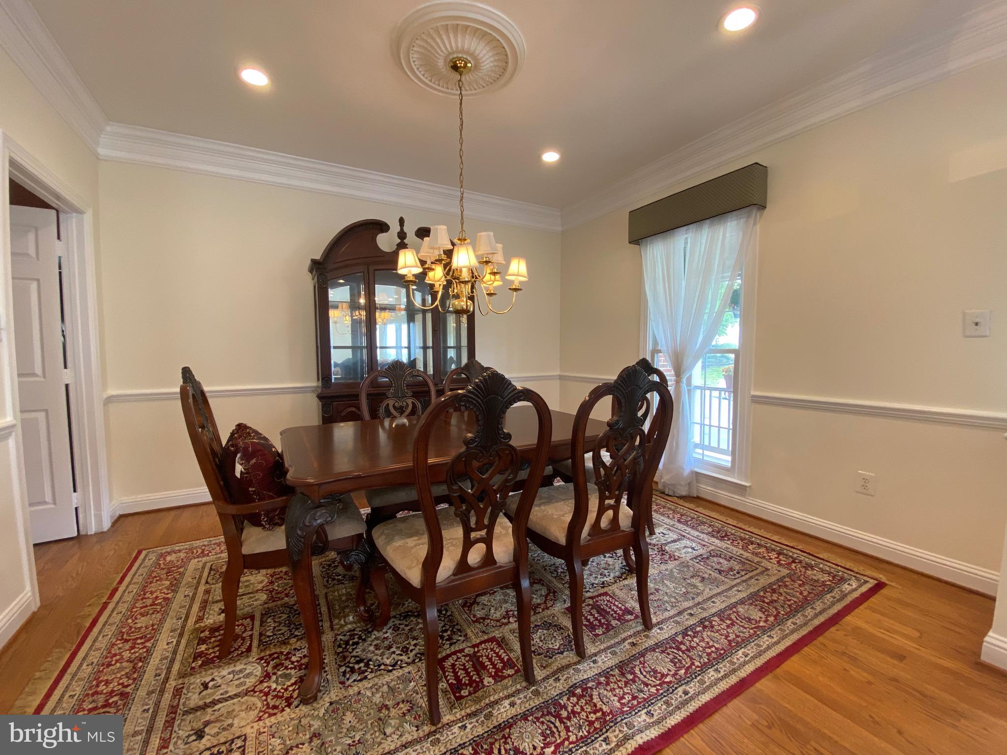 10614 Maplecrest Lane Potomac, MD 20854 - Photo 7 of 51 Most generous size DIN/R for large group dining