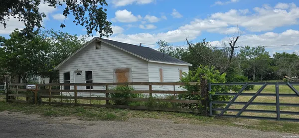 $125,500 | 706 Devine Drive, Devine, TX 78016