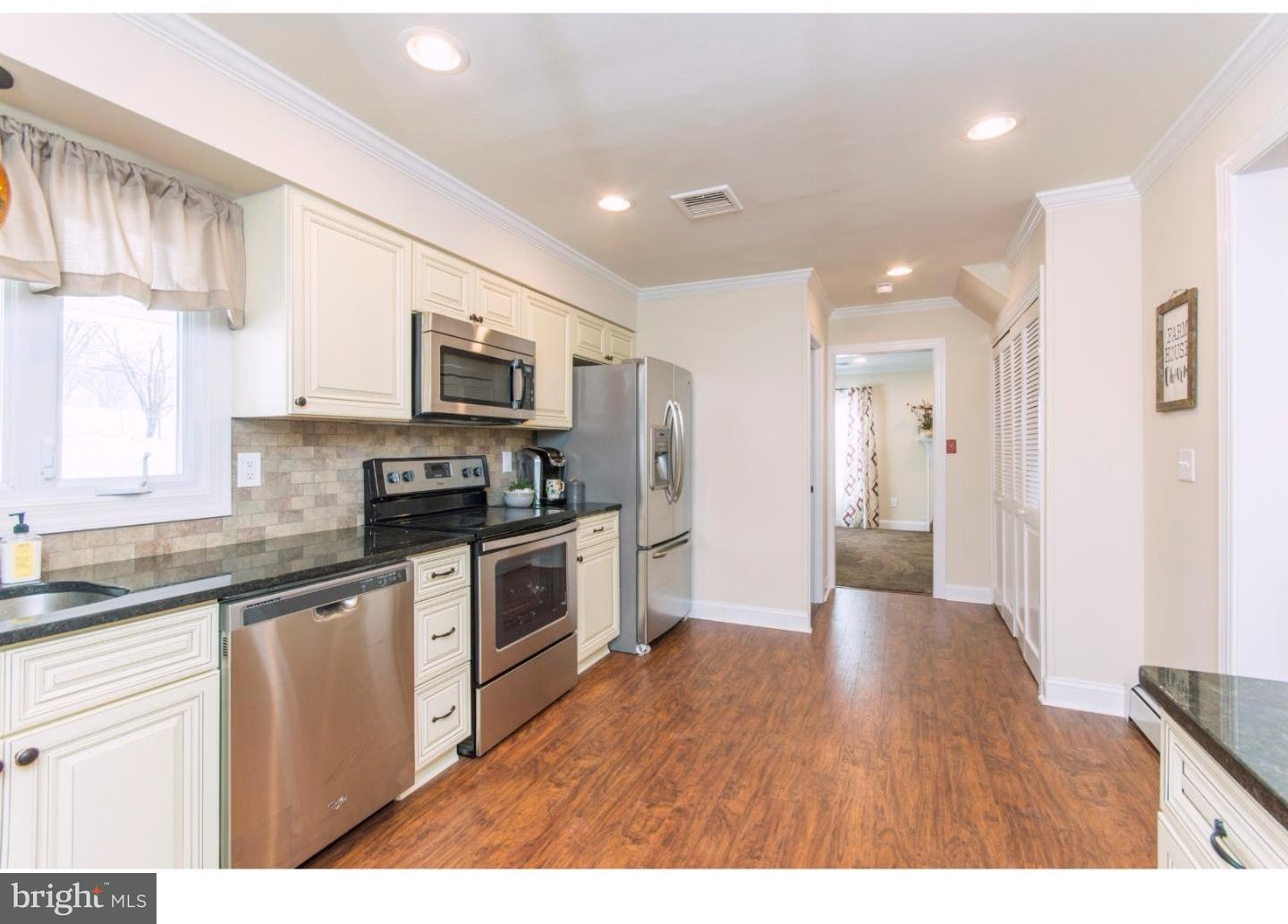 139 Terrace Road Levittown, PA 19056 - Photo 11 of 25 Kitchen