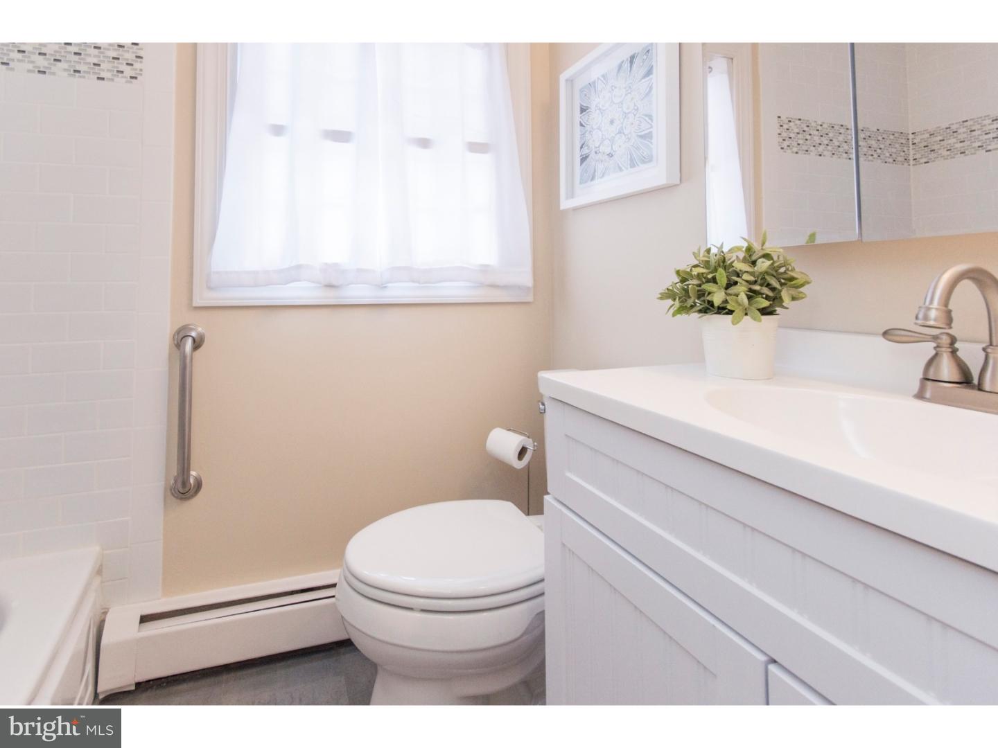 139 Terrace Road Levittown, PA 19056 - Photo 23 of 25 Bathroom