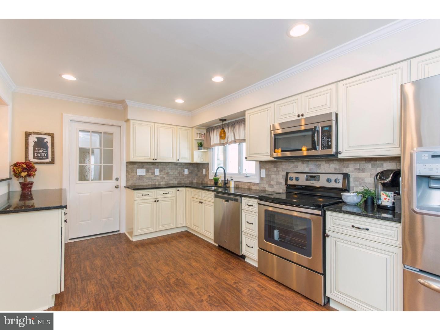 139 Terrace Road Levittown, PA 19056 - Photo 10 of 25 Kitchen