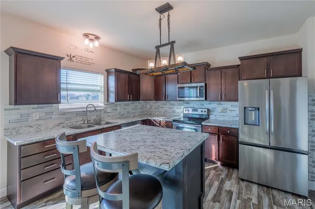 $349,900 | 3945 Beechmont Circle, Belleville, IL 62226