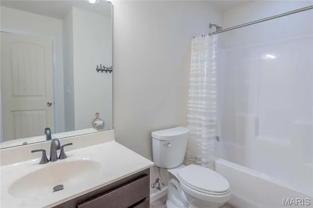 $349,900 | 3945 Beechmont Circle, Belleville, IL 62226