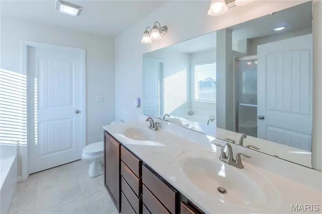 $349,900 | 3945 Beechmont Circle, Belleville, IL 62226