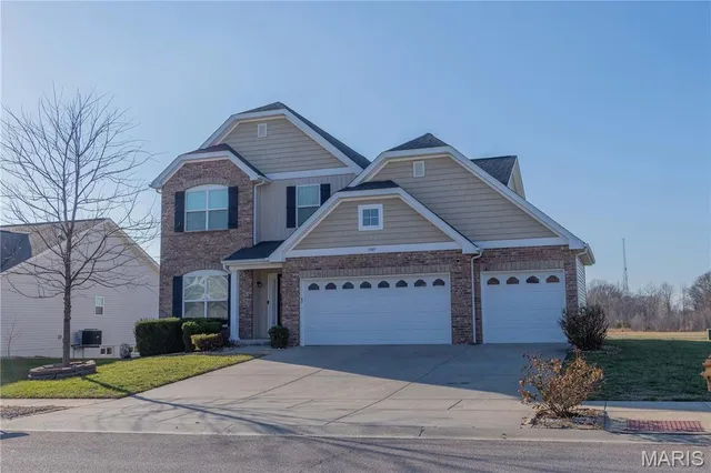 $349,900 | 3945 Beechmont Circle, Belleville, IL 62226