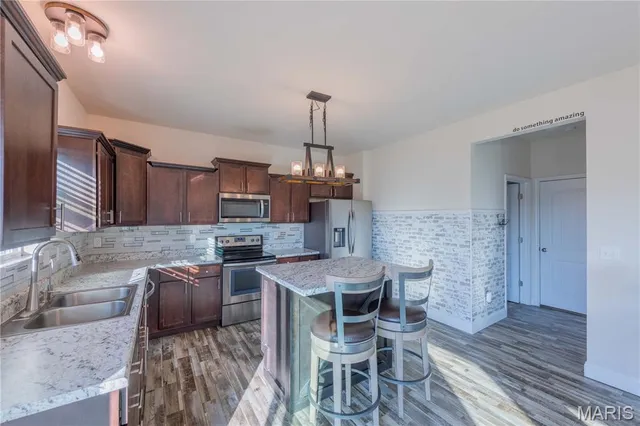 $349,900 | 3945 Beechmont Circle, Belleville, IL 62226