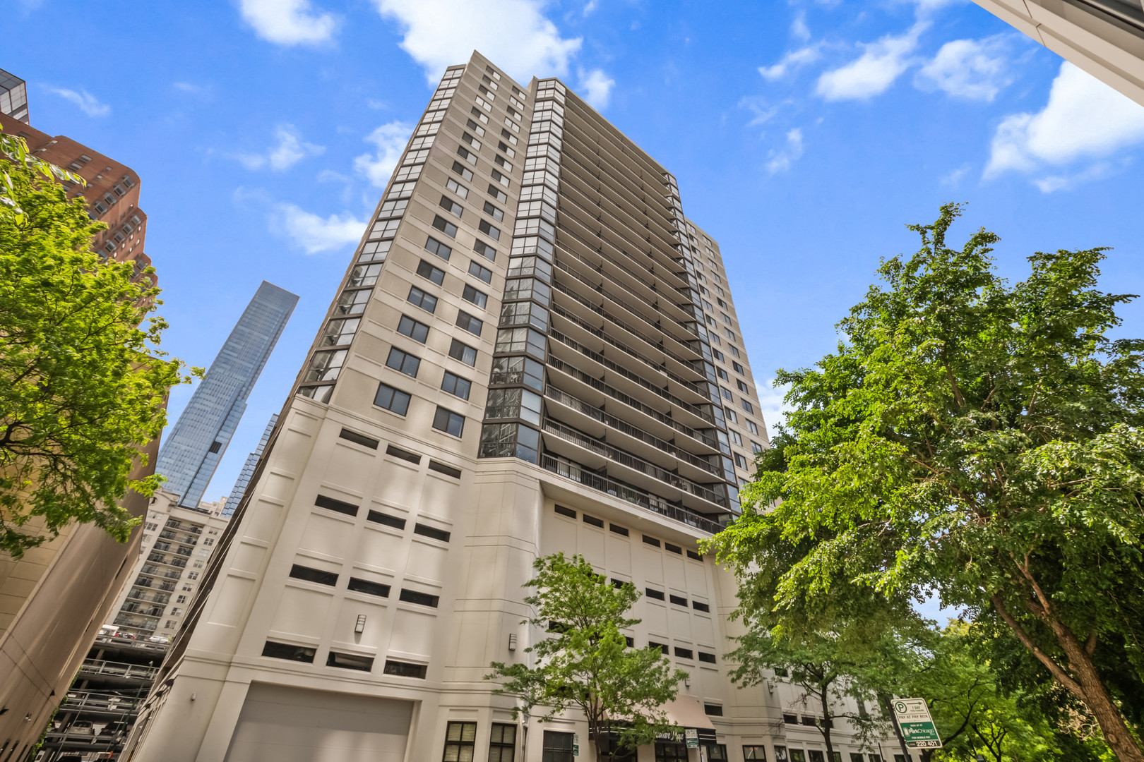 33 West Delaware Place, Unit 22J Chicago, IL 60610 - Photo 1 of 15