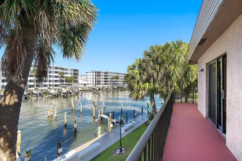 $2,695 | 135 Shore Court, Unit 204, North Palm Beach, FL 33408