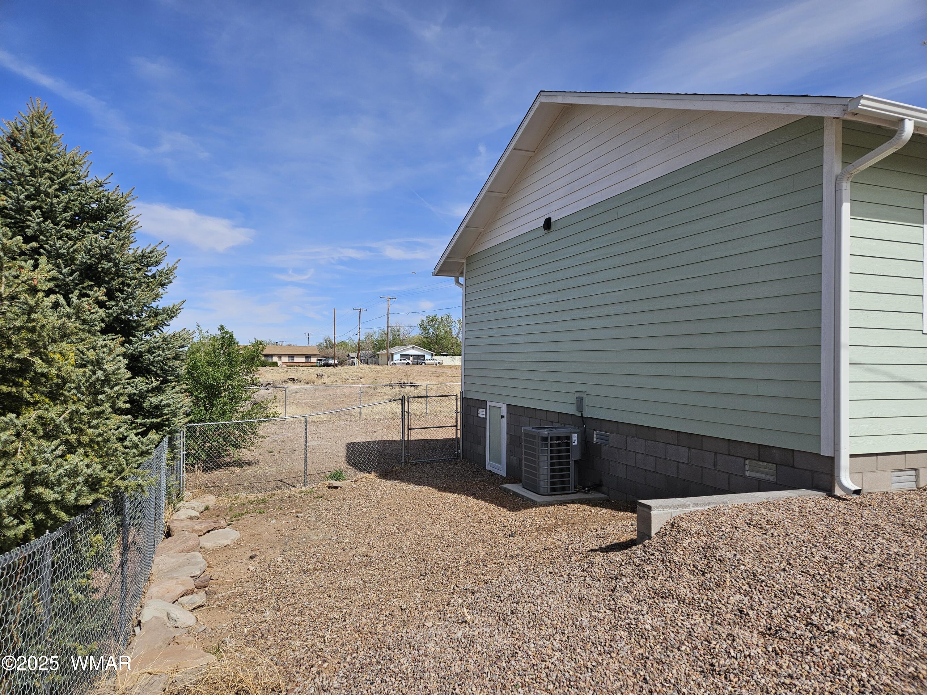 759 South 5th W Street Snowflake, AZ 85937 - Photo 3 of 18 a view of a terrace with a snow