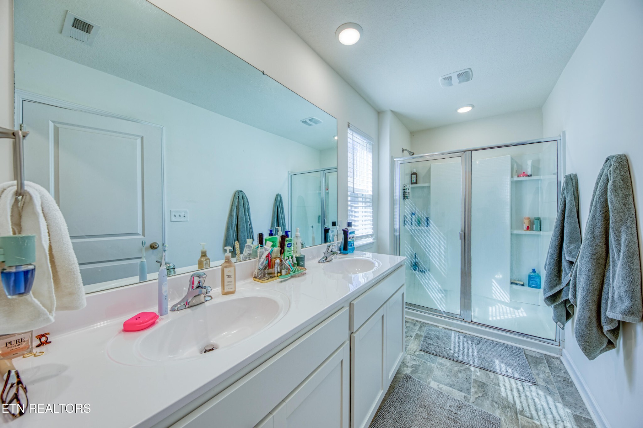 155 Ibis Loop Oak Ridge, TN 37830 - Photo 14 of 20 a bathroom with a sink mirror and shower