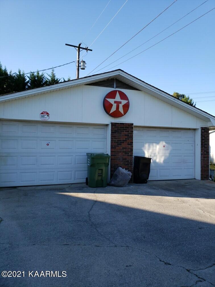 7909 Griffith Road Knoxville, TN 37938 - Photo 4 of 17 1B47DC7C-B783-4FDA-A41F-0EFE3F68CEF2