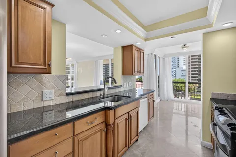 $1,175,000 | 4000 North Ocean Drive, Unit 403, Singer Island, FL 33404