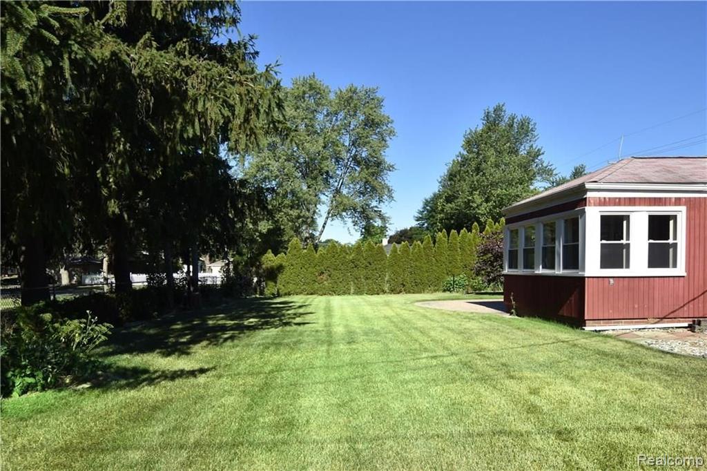 16279 Beverly Road Franklin, MI 48025 - Photo 33 of 38