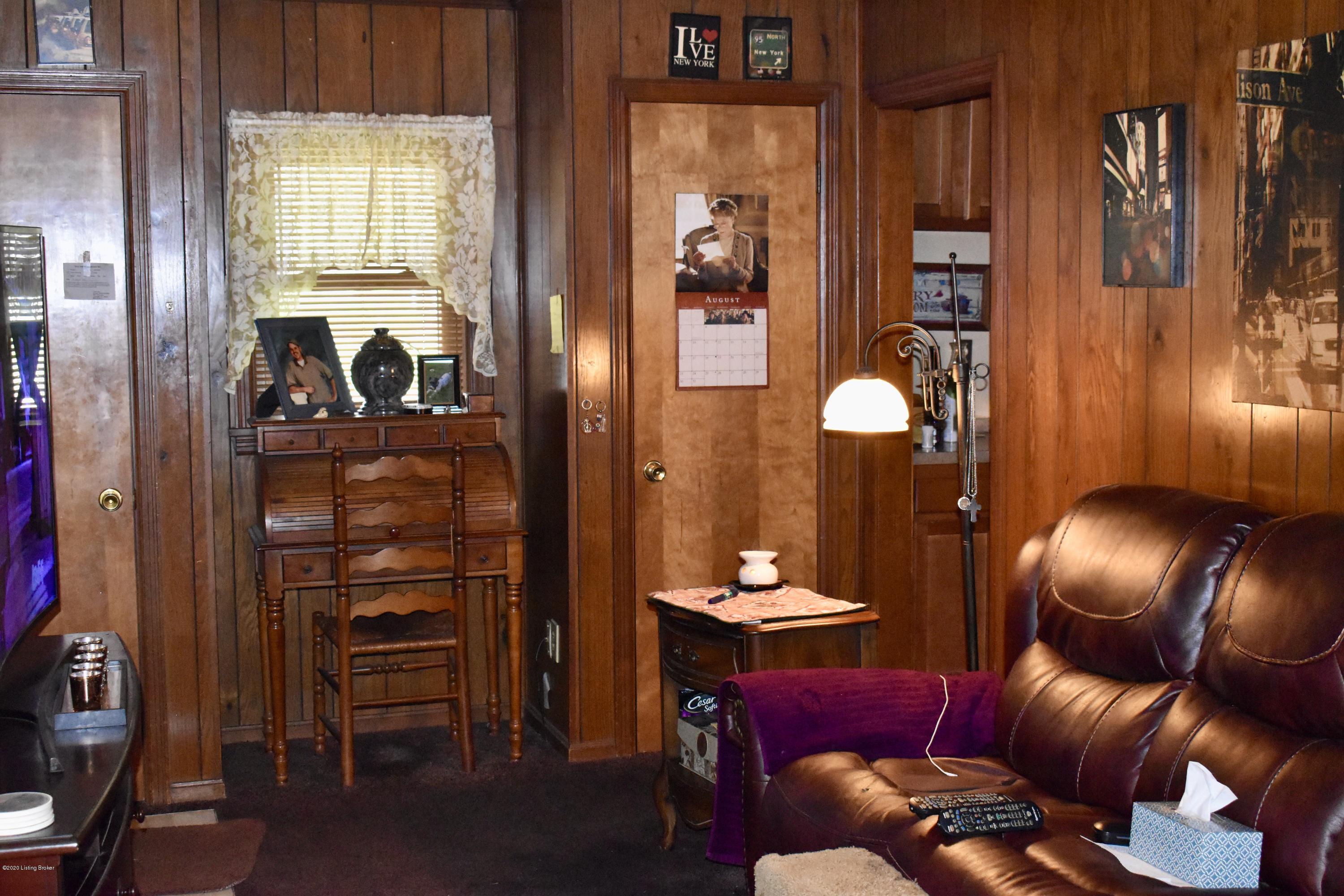 4415 Dover Road Louisville, KY 40216 - Photo 11 of 24 881D6D82-912A-4AB5-BEEB-0402B8722090_1_2