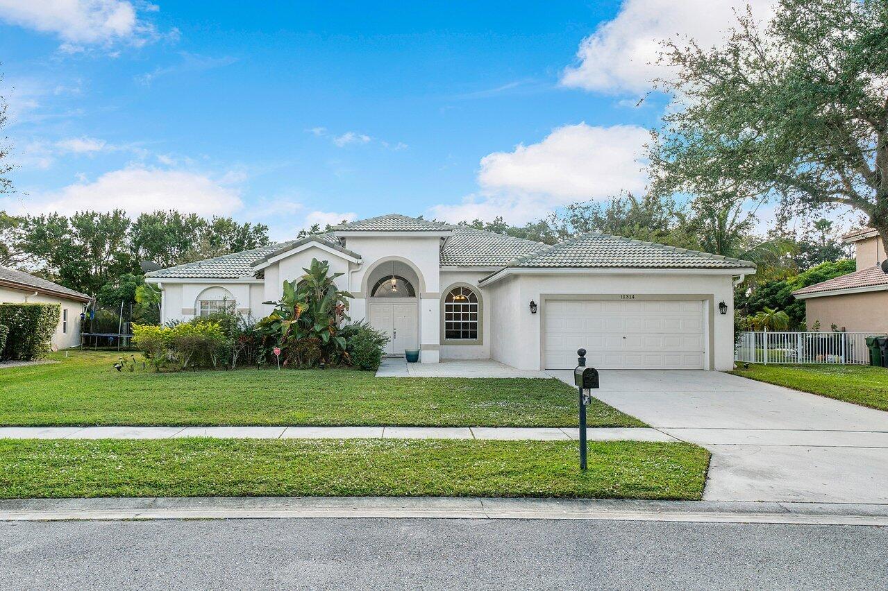 11314 Edgewater Circle Wellington, FL 33414 - Photo 1 of 31 Front