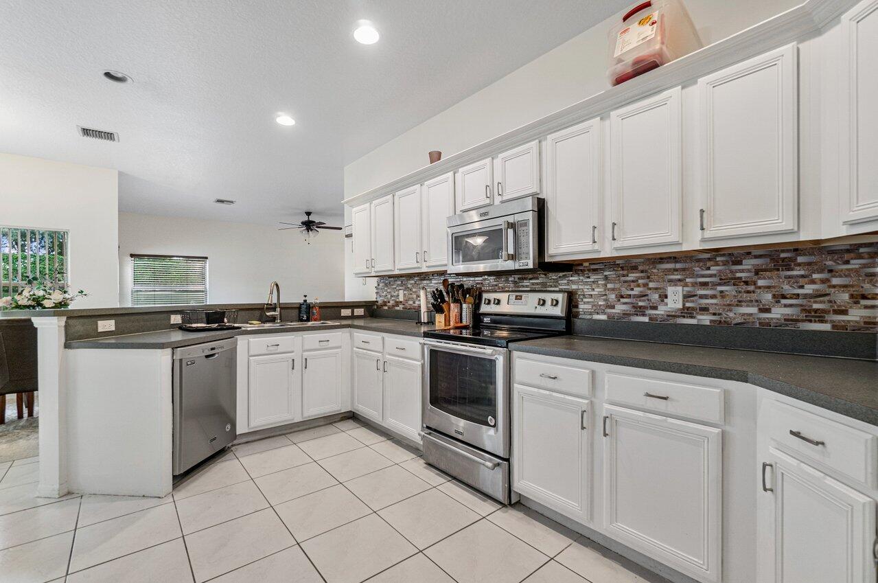 11314 Edgewater Circle Wellington, FL 33414 - Photo 11 of 31 009-11314EdgewaterCir-Wellington-FL-SMAL