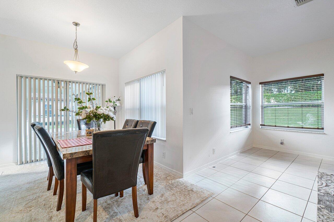 11314 Edgewater Circle Wellington, FL 33414 - Photo 5 of 31 012-11314EdgewaterCir-Wellington-FL-SMAL