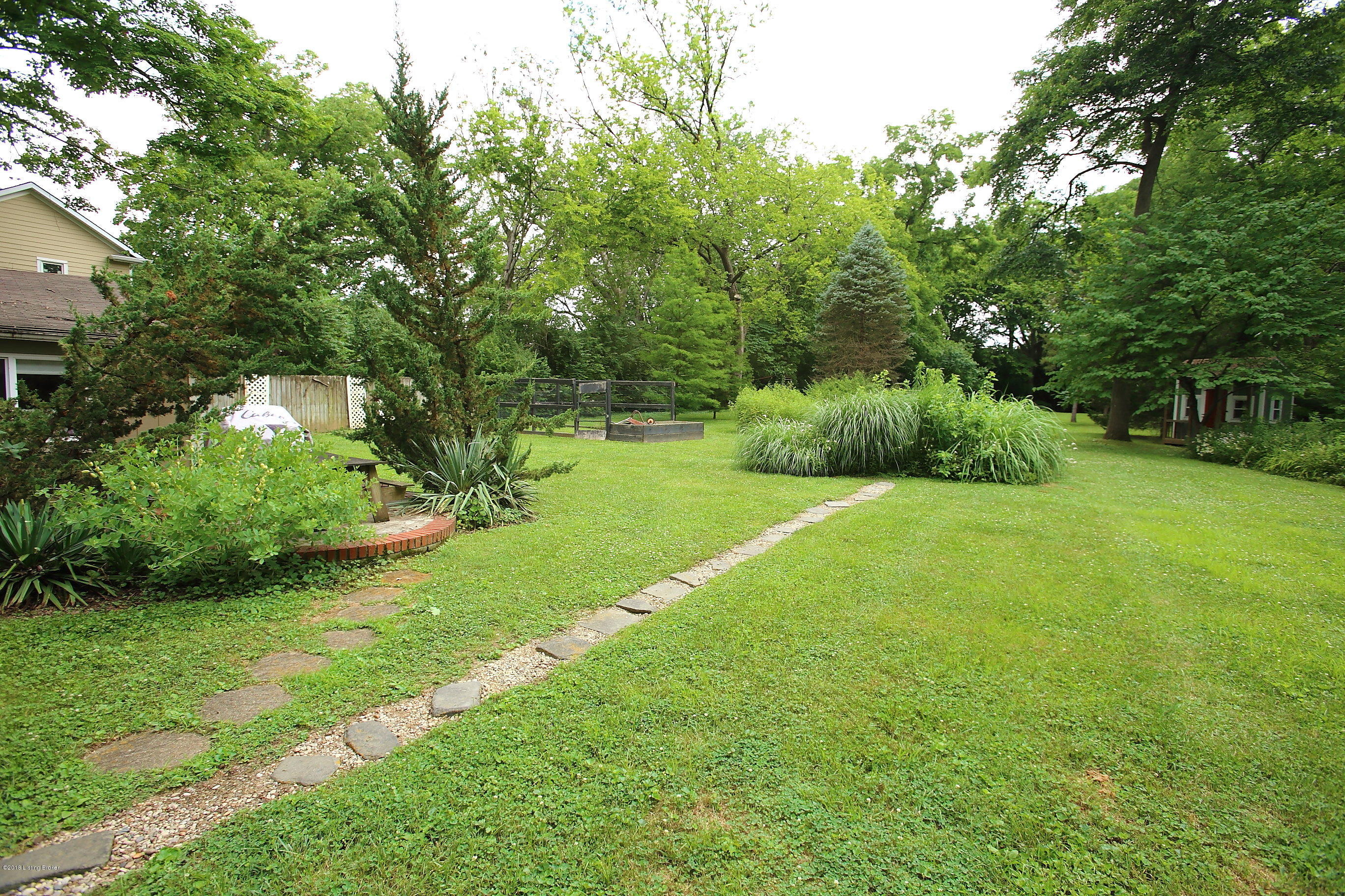 3311 Lexington Road Louisville, KY 40206 - Photo 51 of 68 Backyard