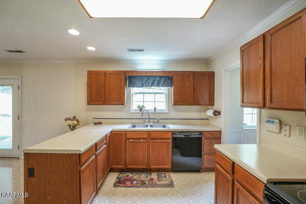 1146 Mortons Meadow Road Knoxville, TN 37932 - Photo 24 of 54 Kitchen