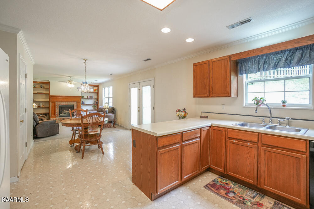 1146 Mortons Meadow Road Knoxville, TN 37932 - Photo 27 of 54 Kitchen