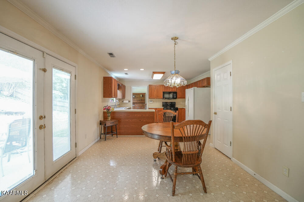 1146 Mortons Meadow Road Knoxville, TN 37932 - Photo 28 of 54 Eat-in Kitchen