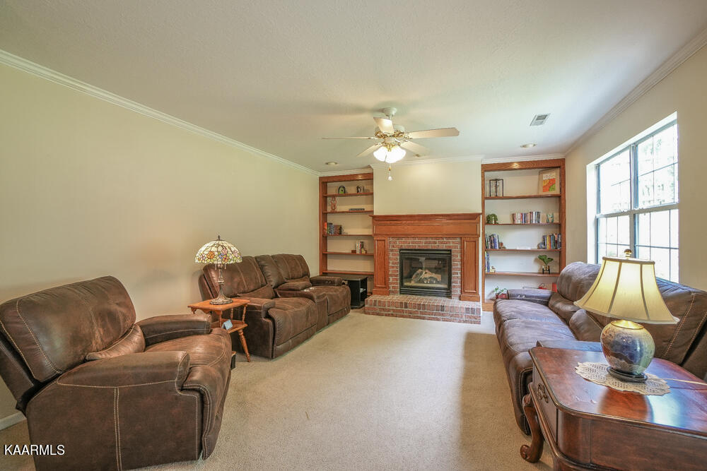 1146 Mortons Meadow Road Knoxville, TN 37932 - Photo 30 of 54 Living Room