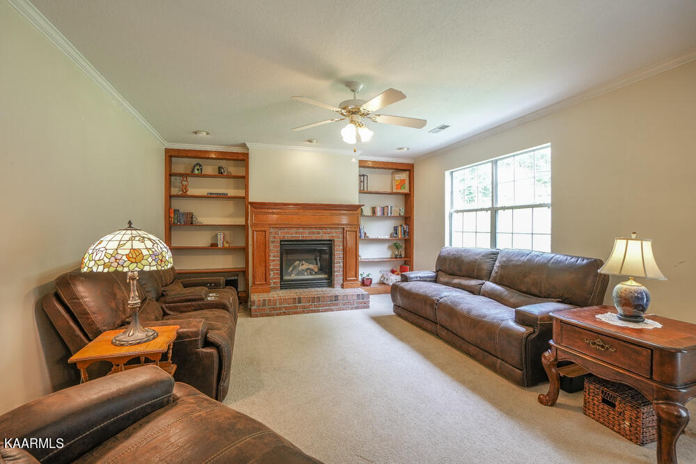 1146 Mortons Meadow Road Knoxville, TN 37932 - Photo 31 of 54 Living Room