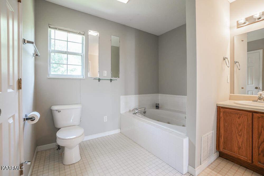1146 Mortons Meadow Road Knoxville, TN 37932 - Photo 38 of 54 Primary Bath