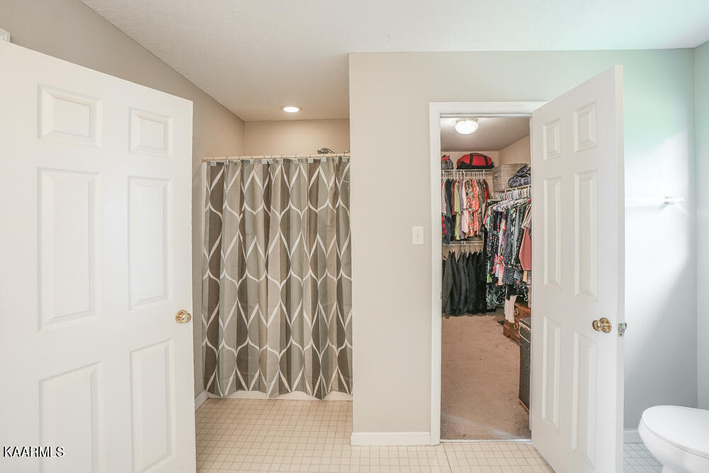1146 Mortons Meadow Road Knoxville, TN 37932 - Photo 40 of 54 Primary Bath