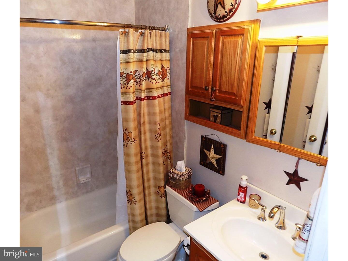 40 Goodturn Road Levittown, PA 19057 - Photo 15 of 20 Bathroom