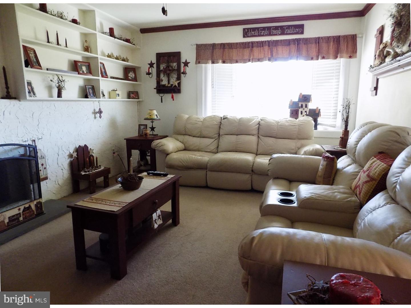 40 Goodturn Road Levittown, PA 19057 - Photo 3 of 20 Living Room